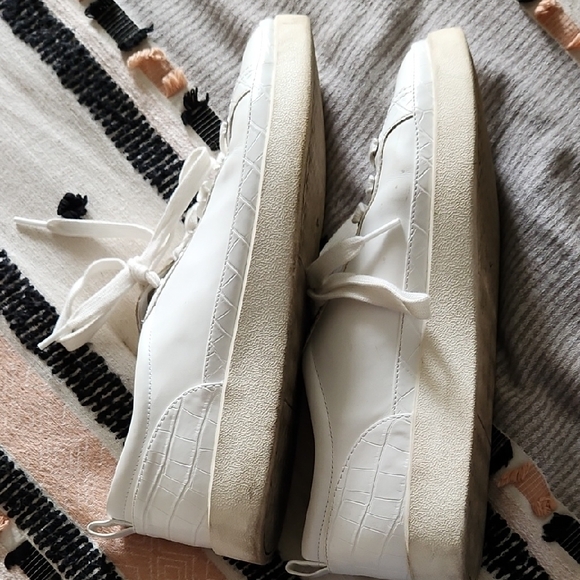 Vionic Women's White Sneakers - Picture 3 of 5